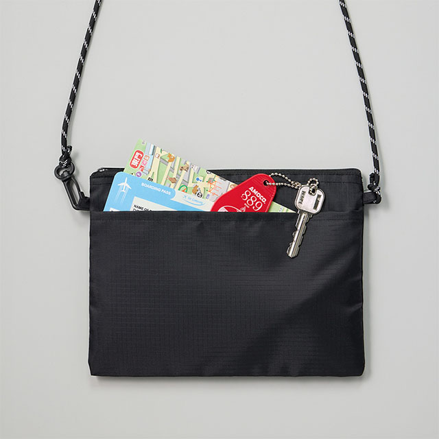 フロントポケット付き